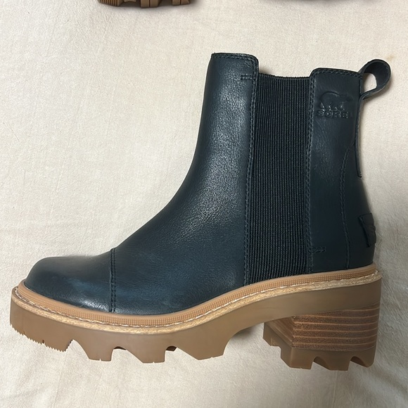 SOREL JOAN CHELSEA BOOTS - Picture 2 of 5